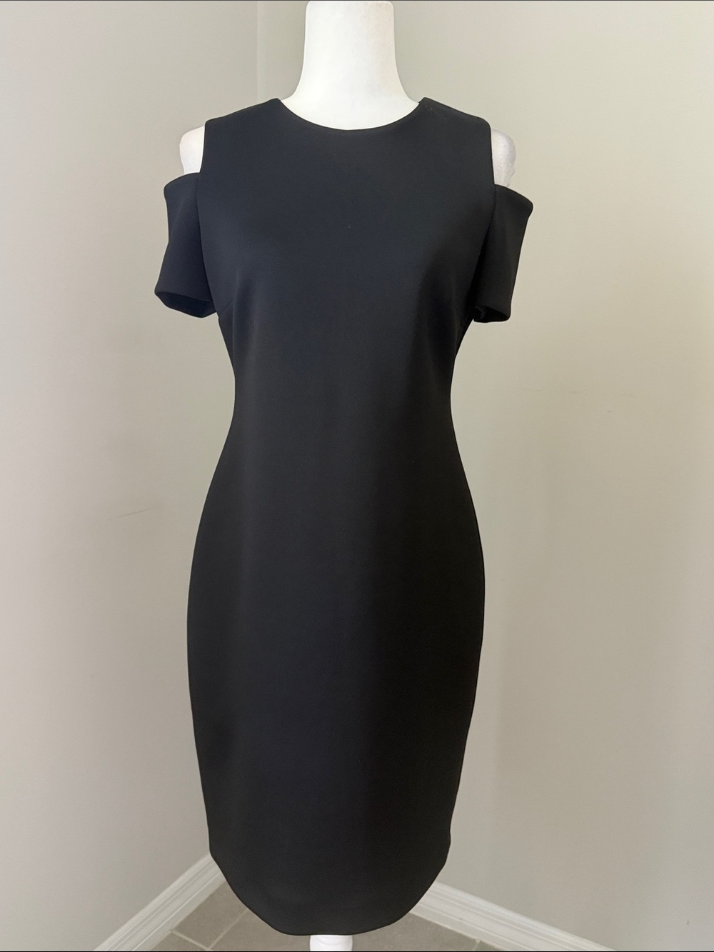CALVIN KLEIN Cold Shoulder Scuba Sheath Dress Black Gold Zip LBD Size Small - Picture 3 of 13